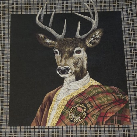 Coussin cerf habillé tour écossais tête à gauche